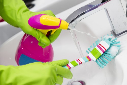 Baking soda used for odor removal on a mattress